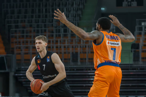 力与超龄的 力与超龄的