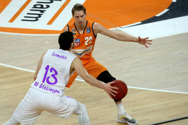 刘易斯到尤 刘易斯到尤